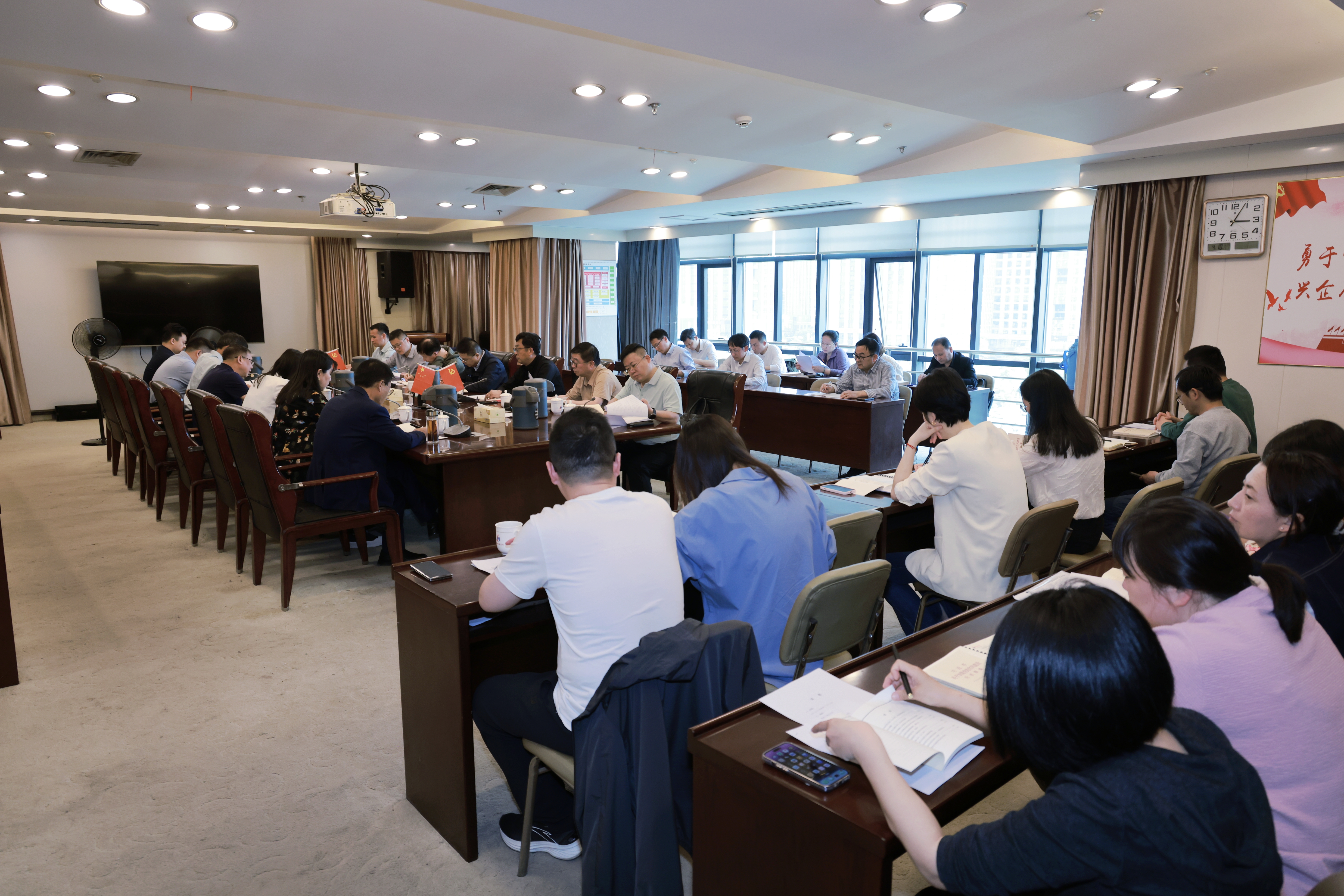安徽新媒體集團(tuán)舉辦深入貫徹中央八項(xiàng)規(guī)定精神學(xué)習(xí)教育讀書班開(kāi)班式
