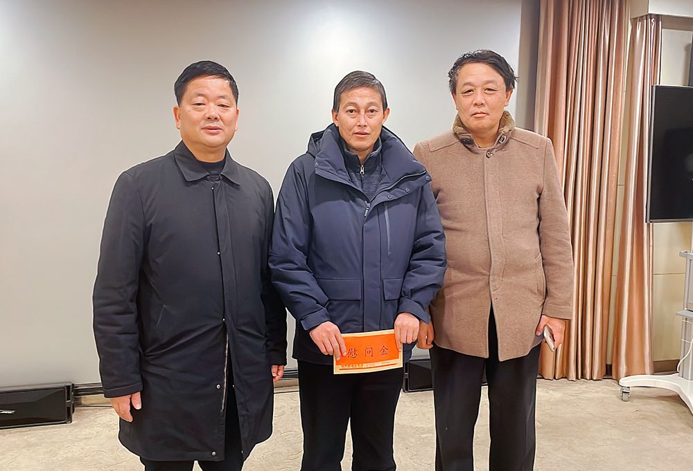 集團領(lǐng)導走訪慰問困難職工