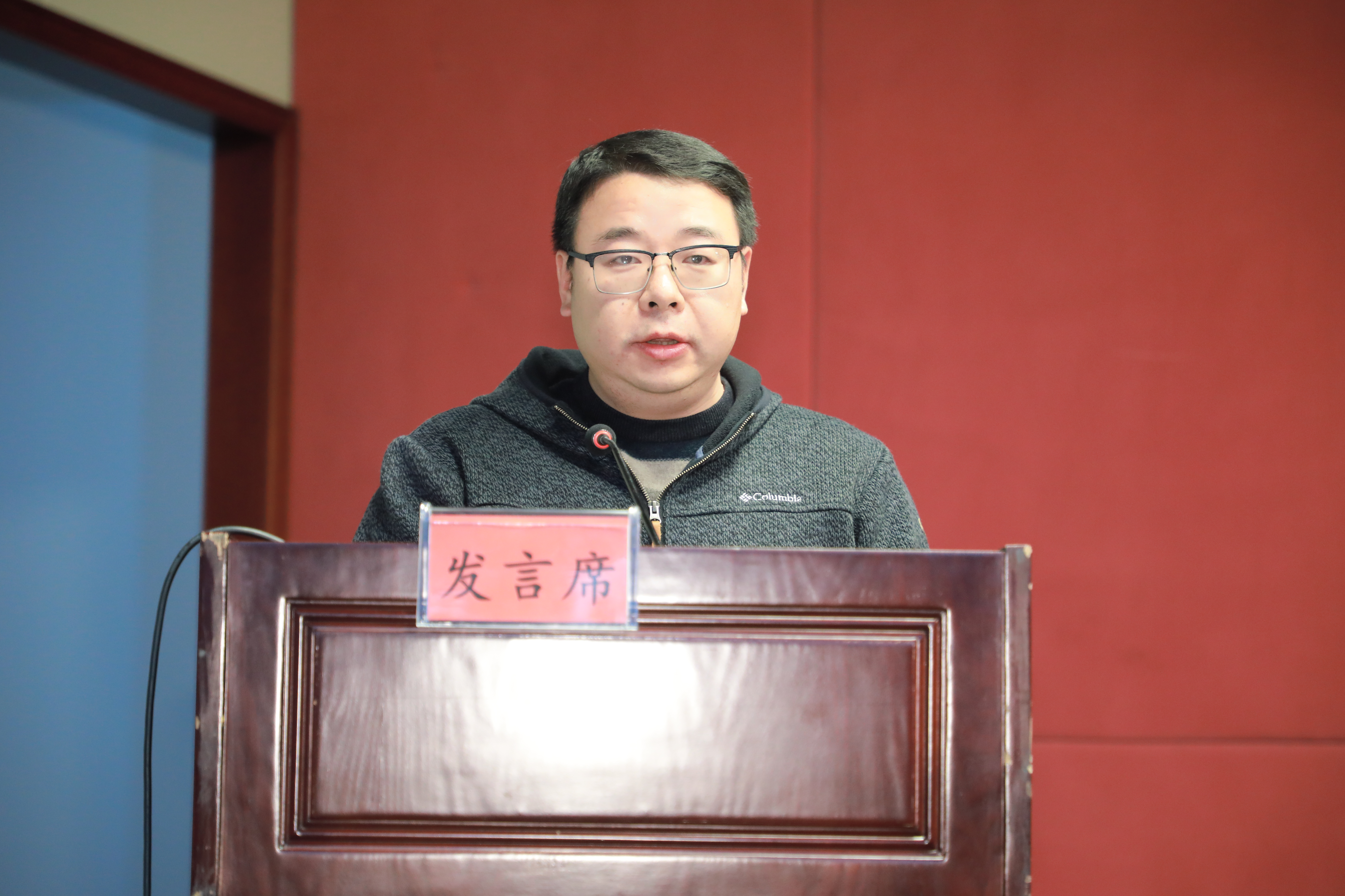 在“采編一線(xiàn)黨旗紅”優(yōu)...